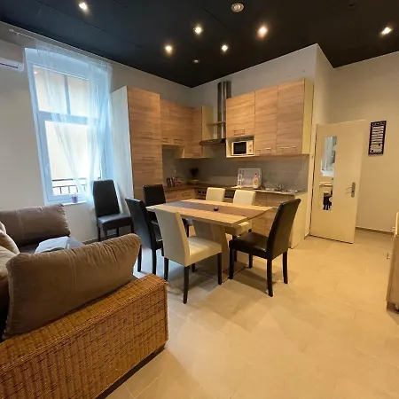 Smeraldo Apartment *
